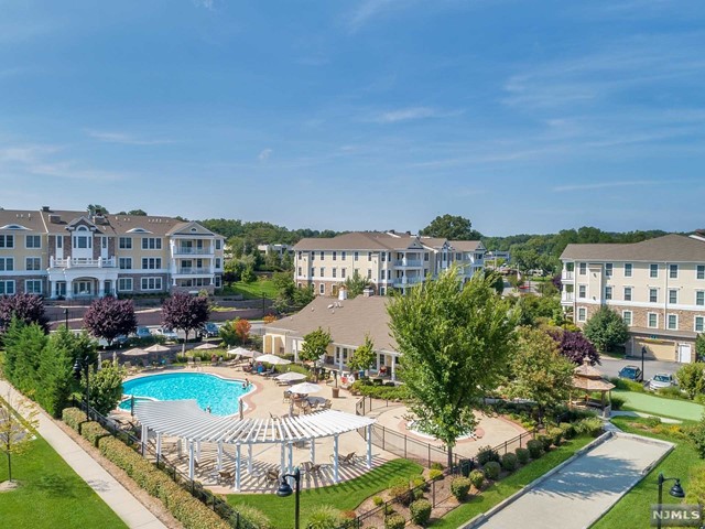 910 Four Seasons Lane