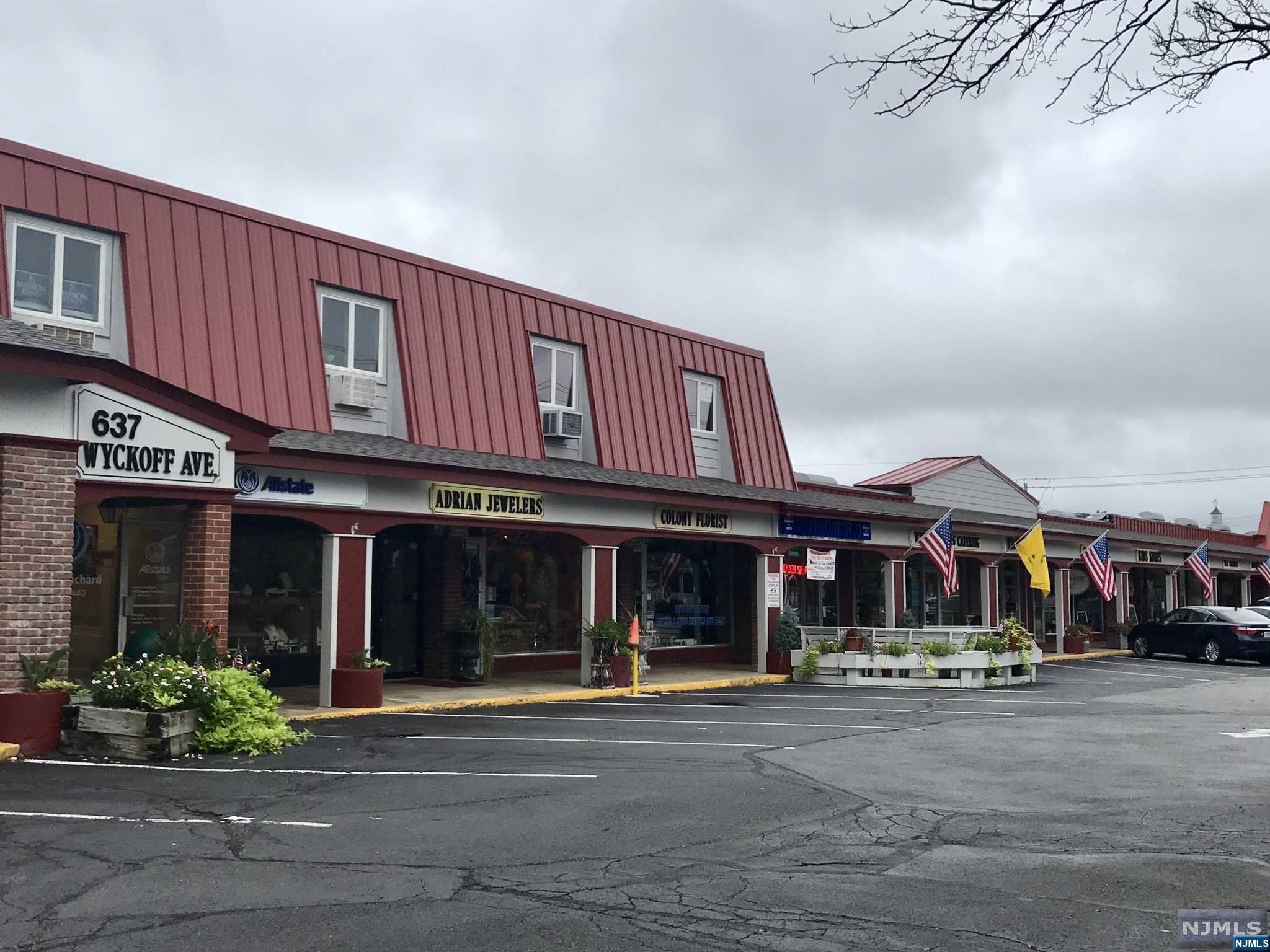 637-651 Avenue Store 6