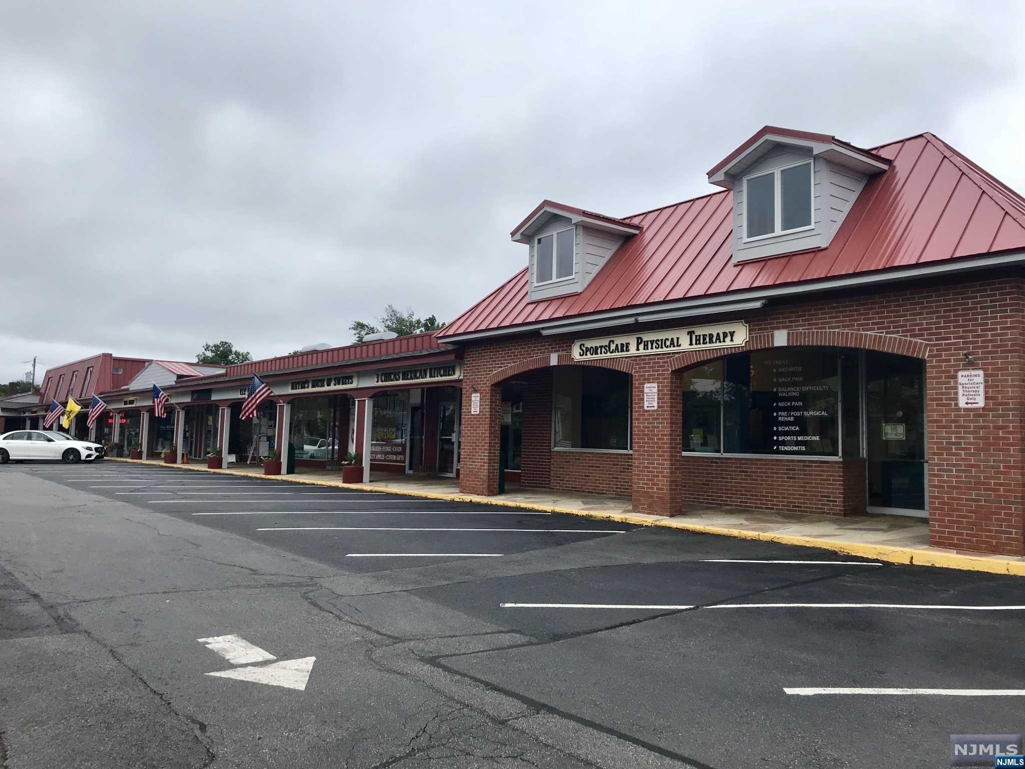 637-651 Avenue Store 6