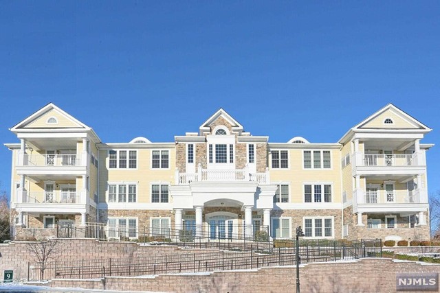 910 Four Seasons Lane Unit: 910