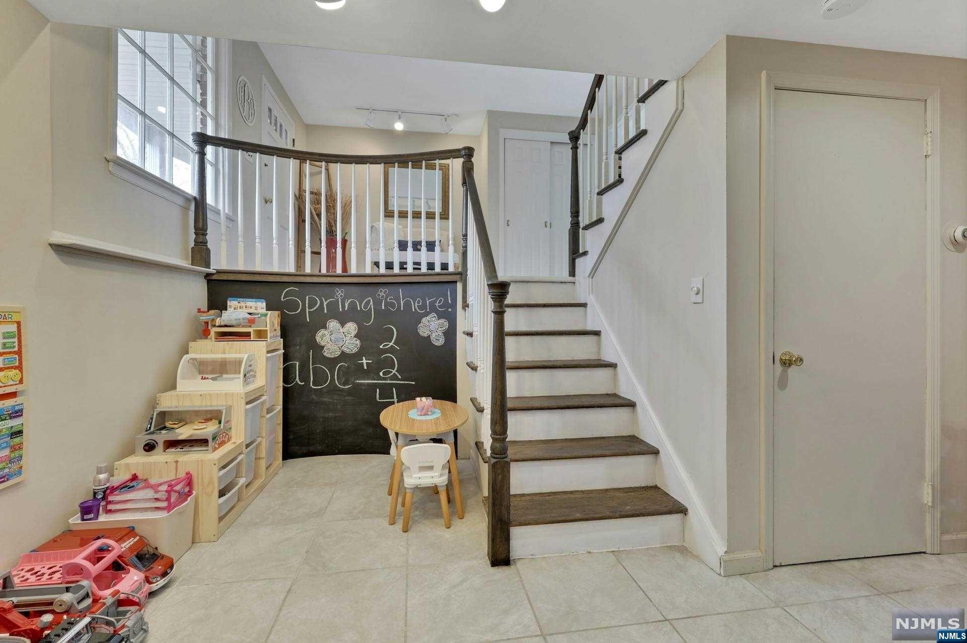 807 Hillsdale Avenue