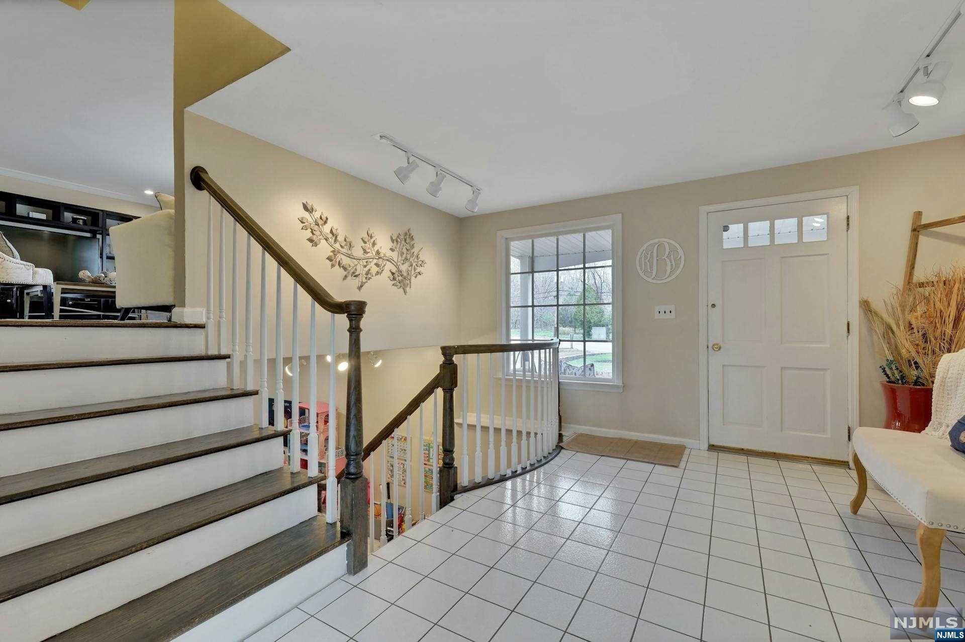 807 Hillsdale Avenue