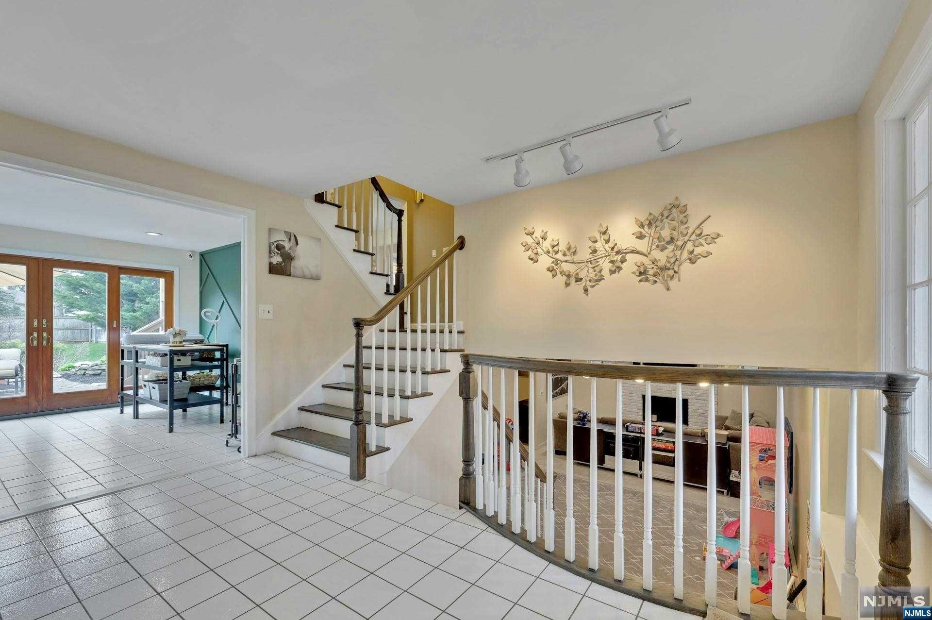807 Hillsdale Avenue