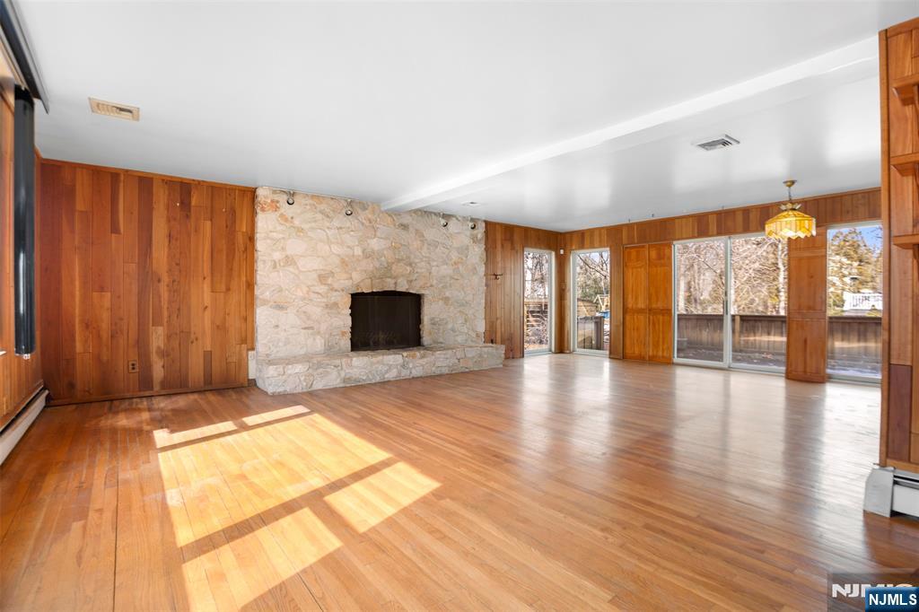 830 Lee Court