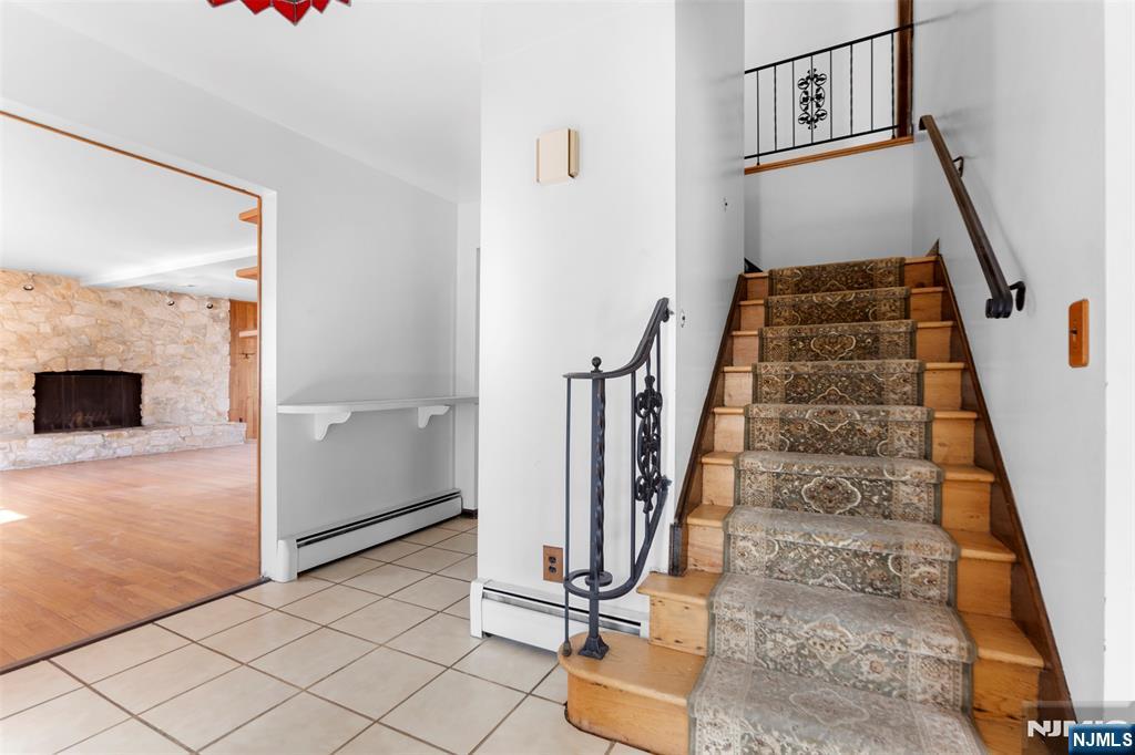 830 Lee Court