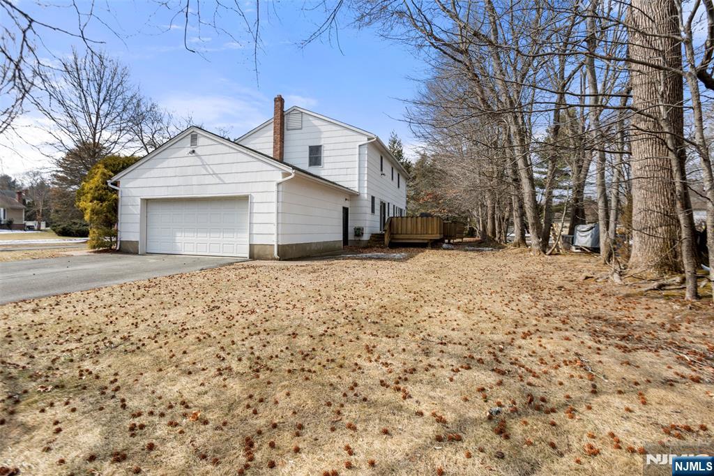 830 Lee Court