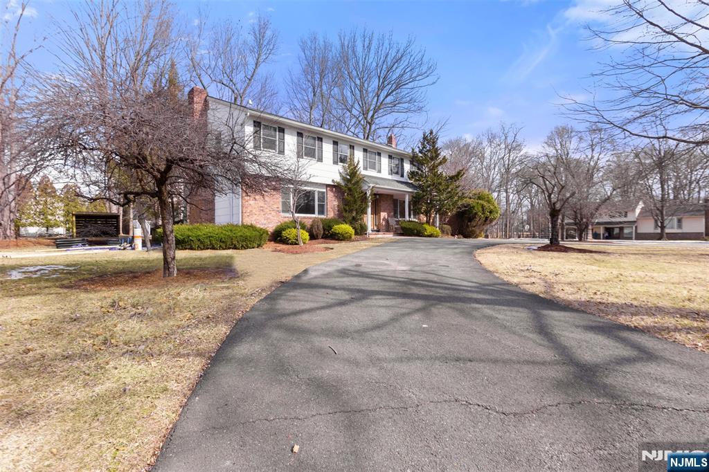 830 Lee Court