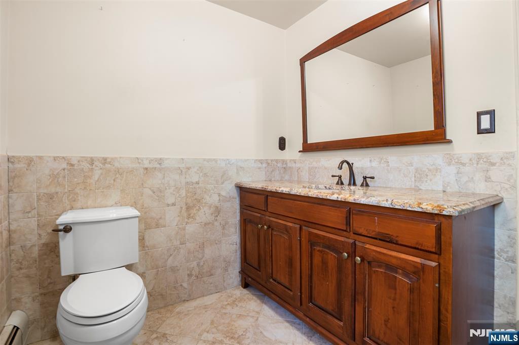 830 Lee Court