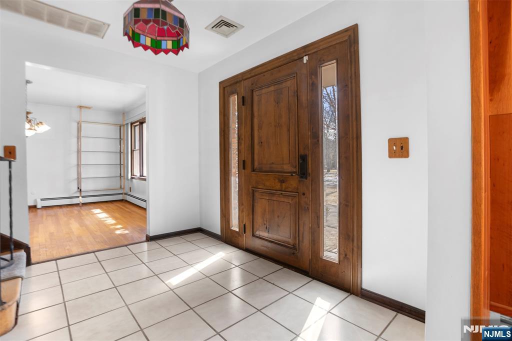830 Lee Court