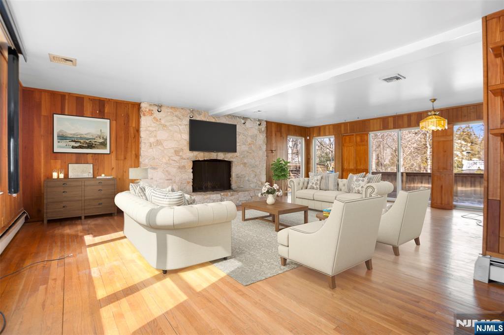 830 Lee Court
