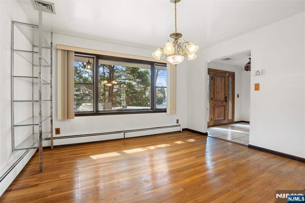 830 Lee Court