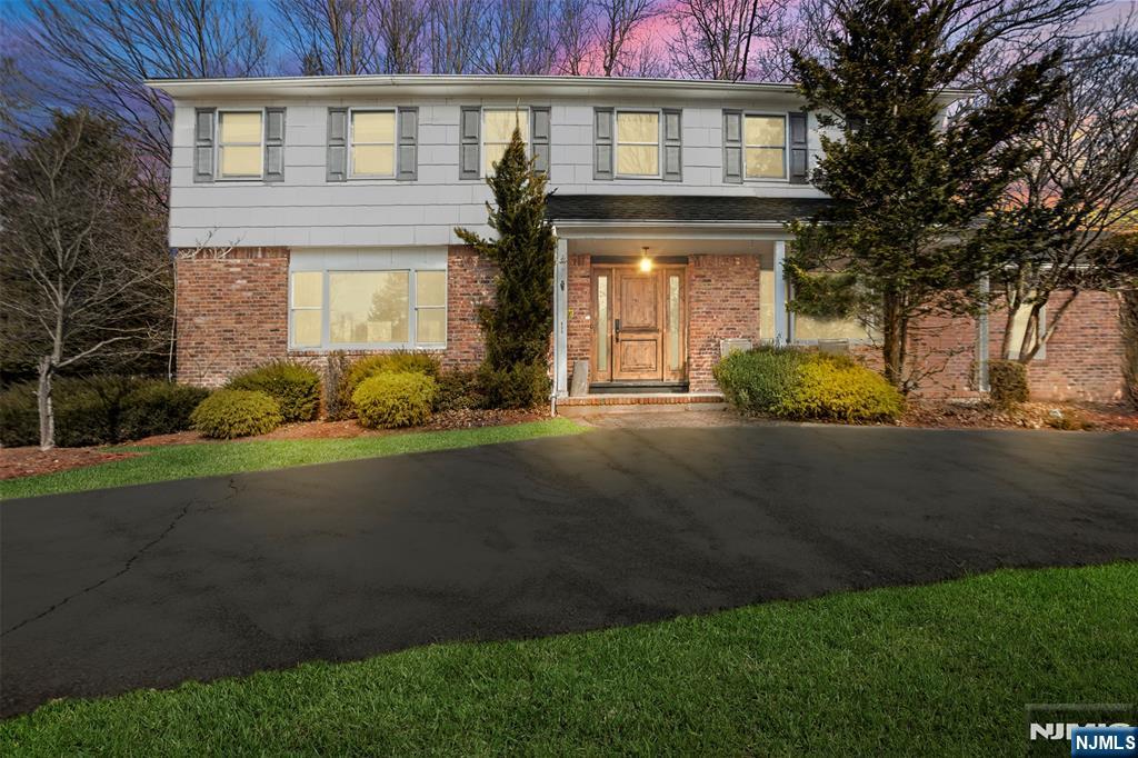 830 Lee Court