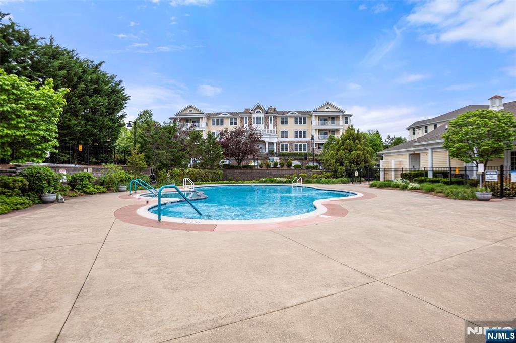 910 Four Seasons Lane 910