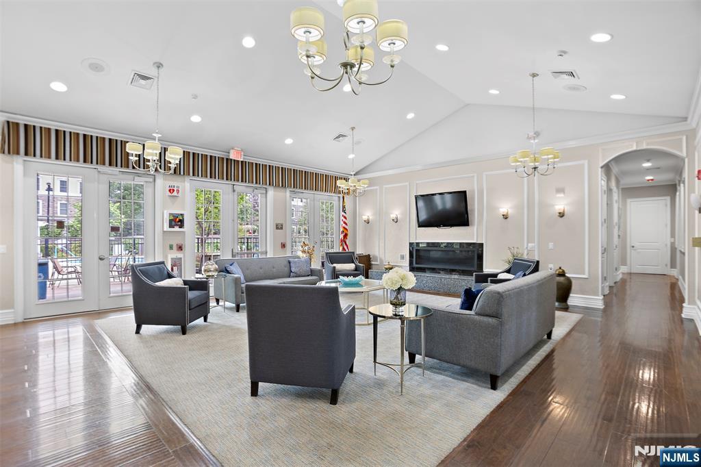 910 Four Seasons Lane 910