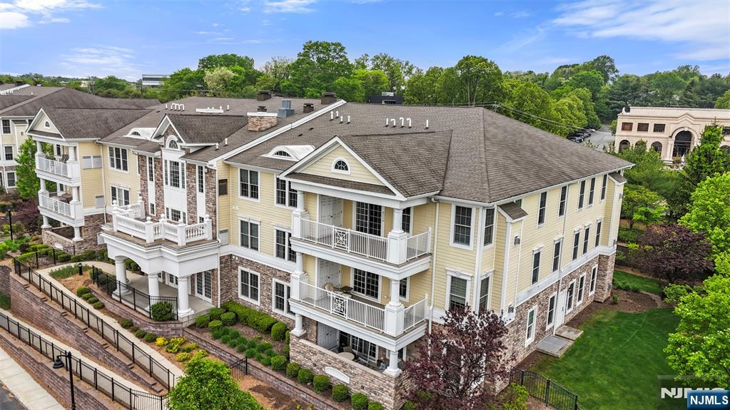 910 Four Seasons Lane 910