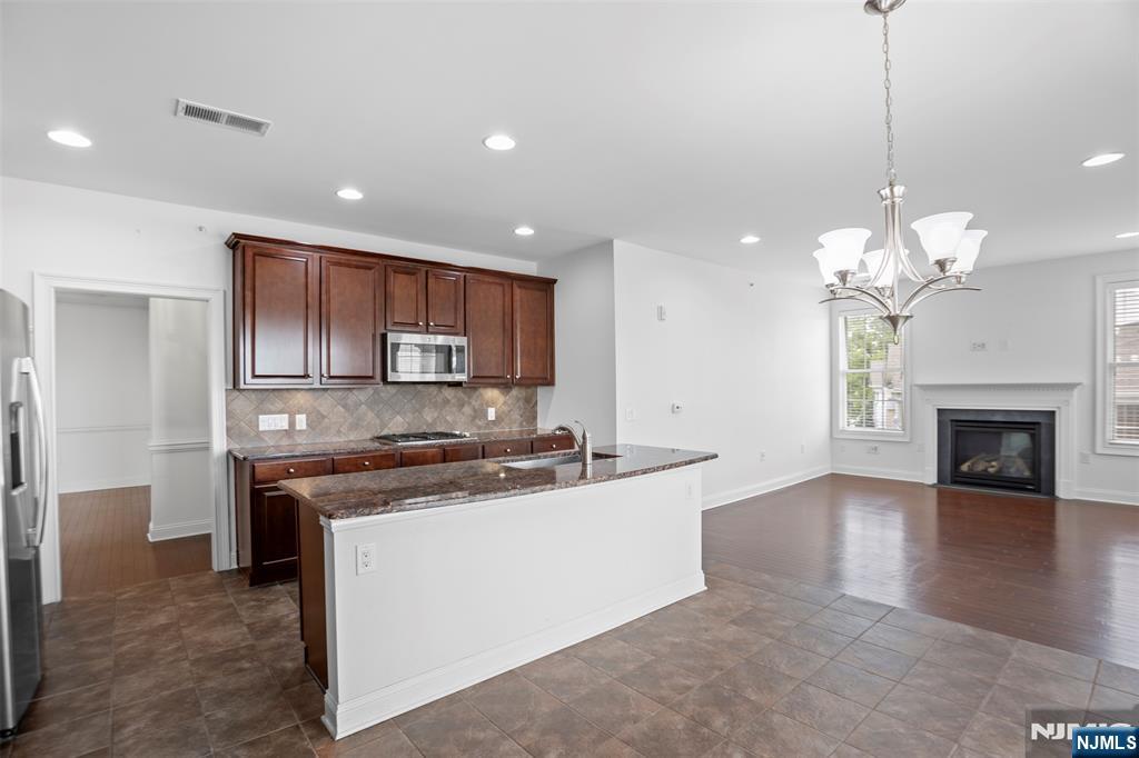 910 Four Seasons Lane 910