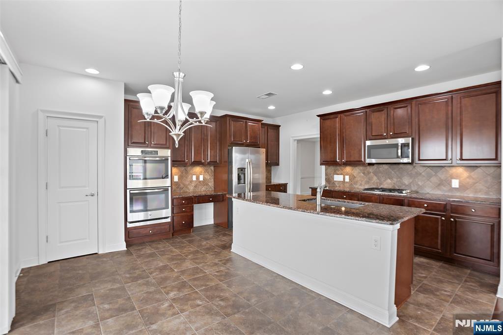 910 Four Seasons Lane 910