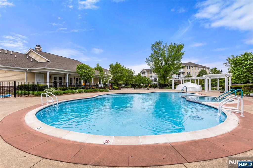 910 Four Seasons Lane 910
