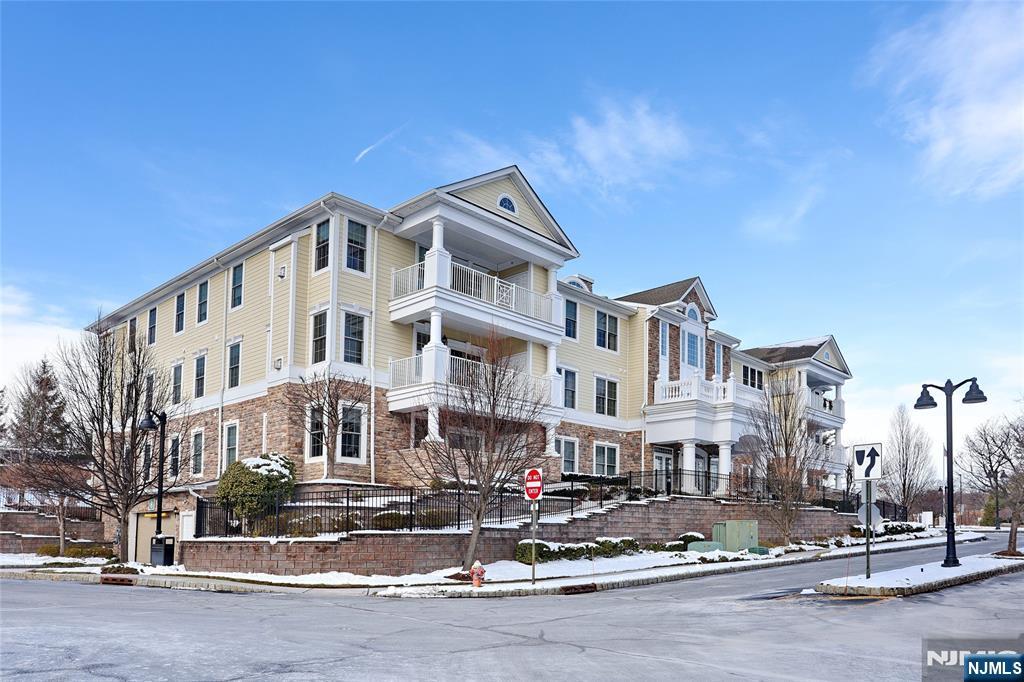 802 Four Seasons Lane