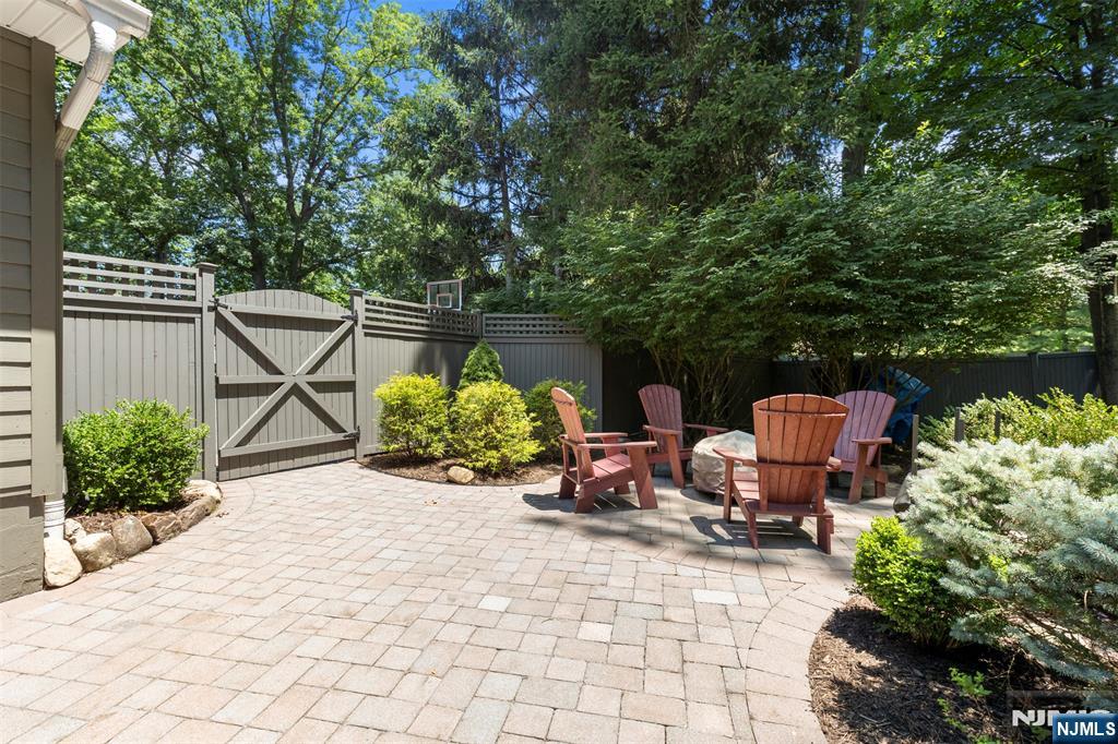 565 Dorchester Drive