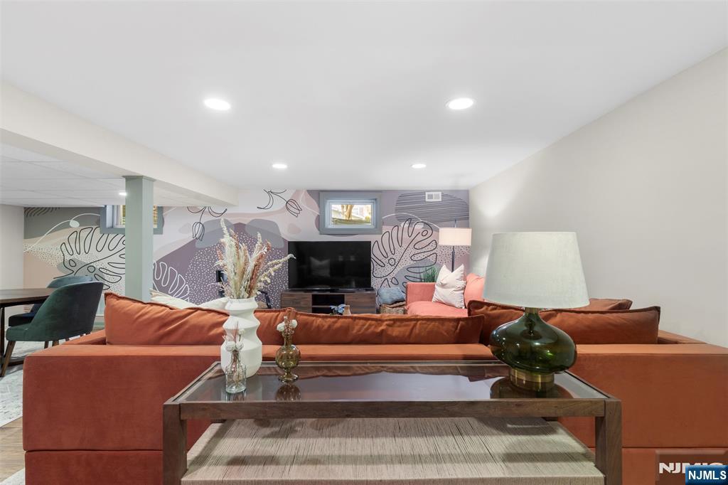 565 Dorchester Drive