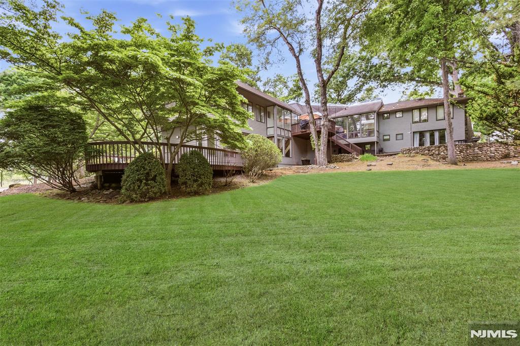 565 Green Lane