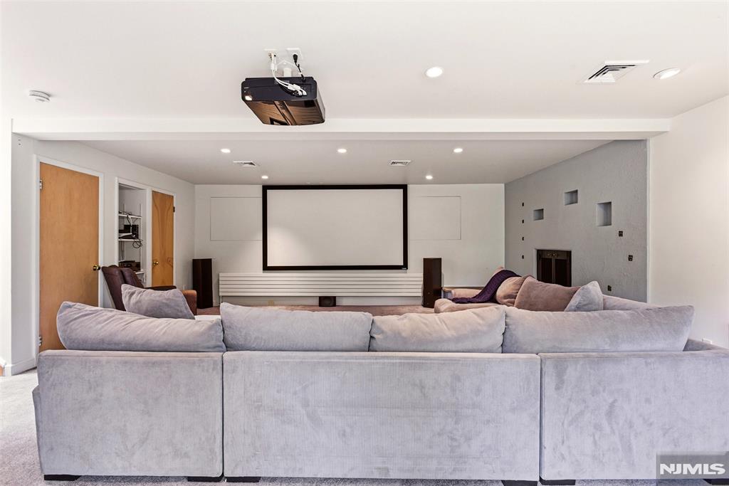 565 Green Lane
