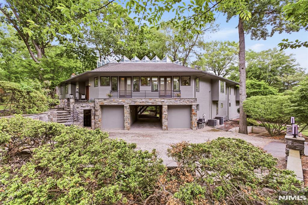 565 Green Lane