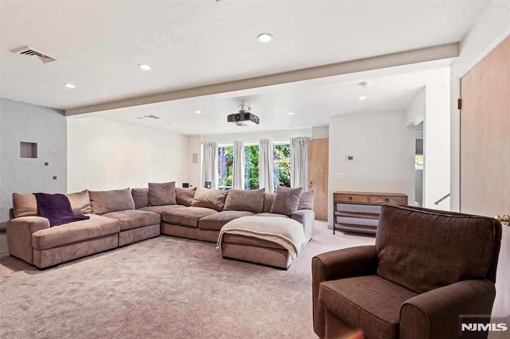 565 Green Lane