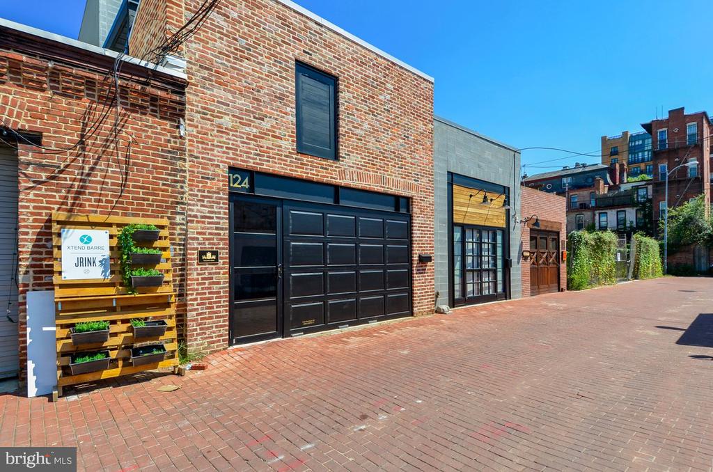 1117 10TH STREET NW Unit: 811