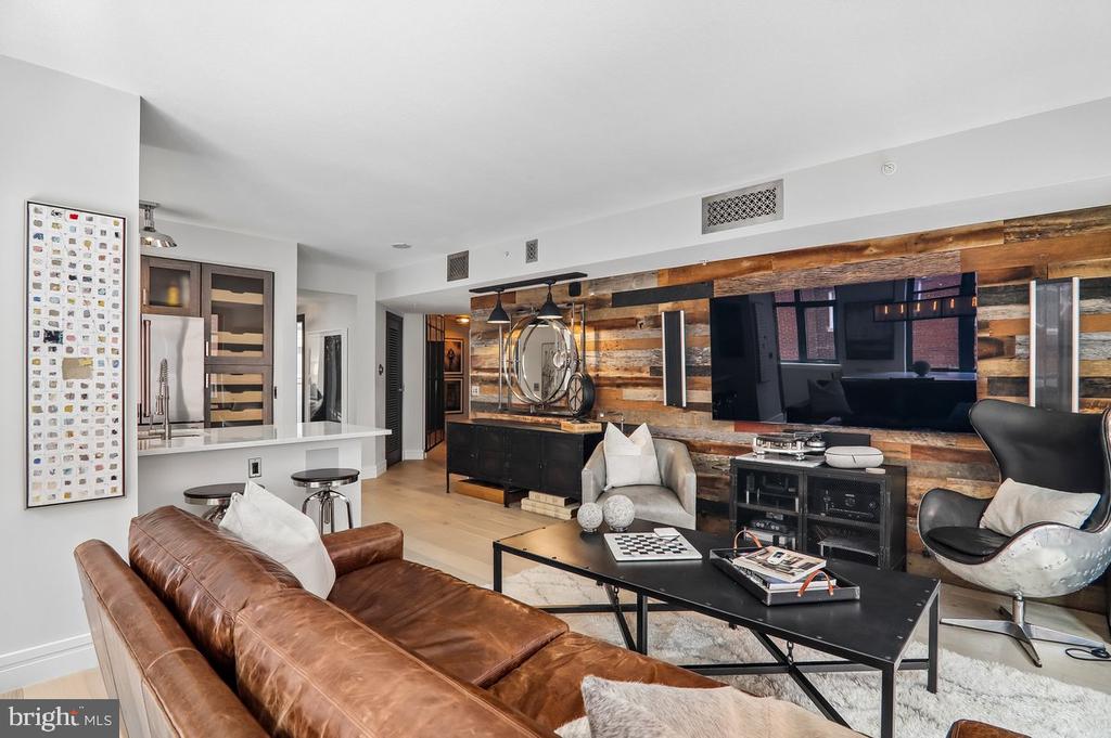 1117 10TH STREET NW Unit: 811