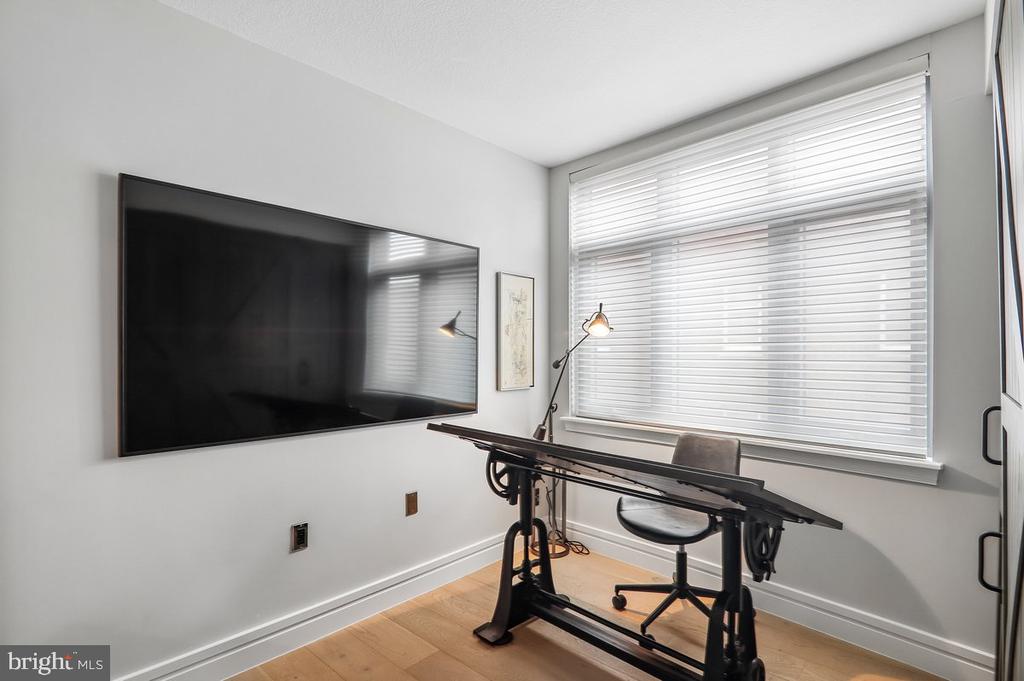 1117 10TH STREET NW Unit: 811