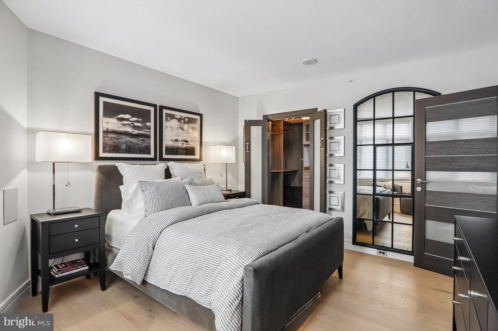 1117 10TH STREET NW Unit: 811