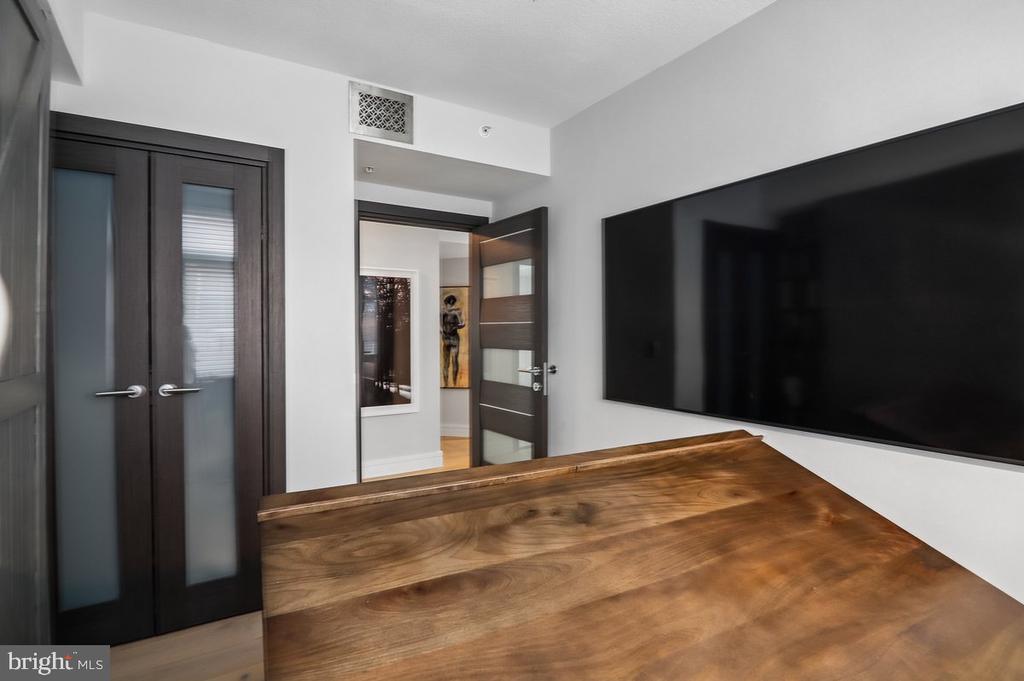 1117 10TH STREET NW Unit: 811