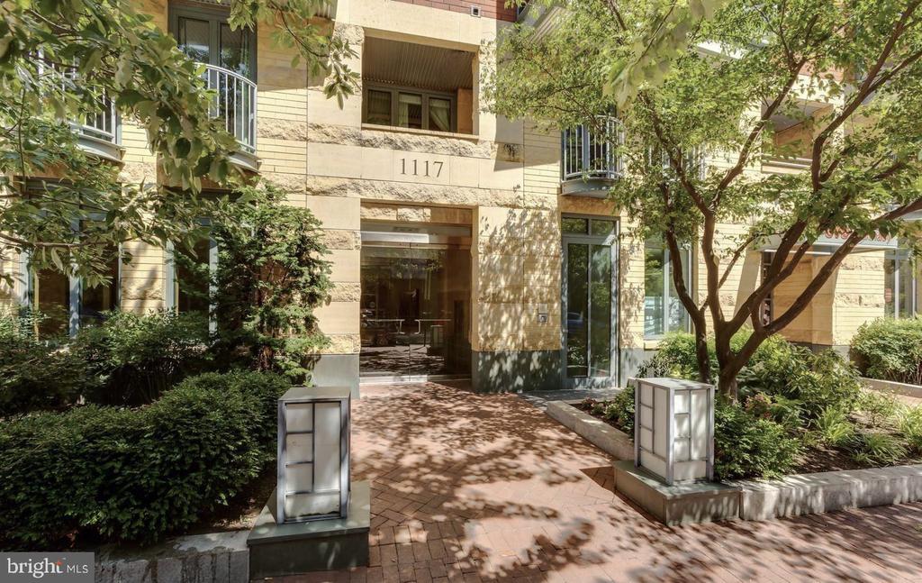 1117 10TH STREET NW Unit: 811