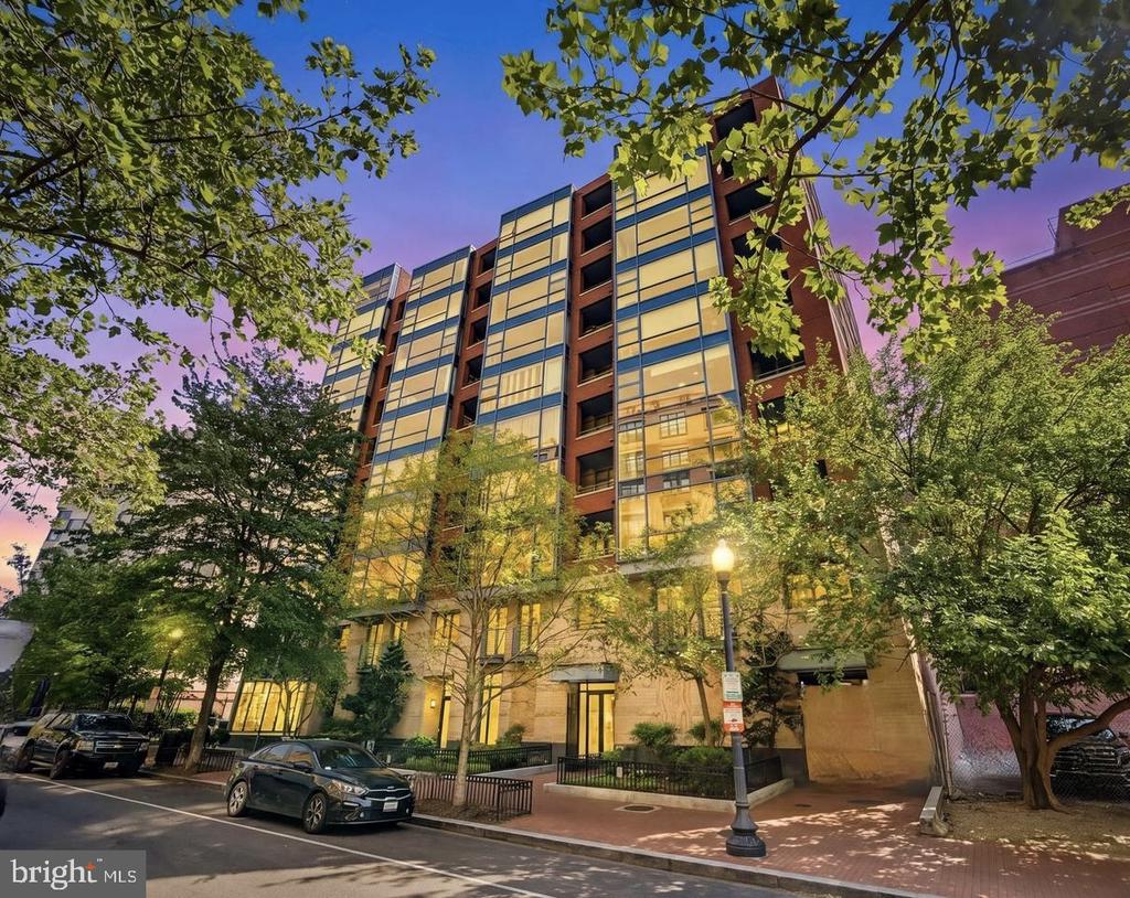 1117 10TH STREET NW Unit: 811