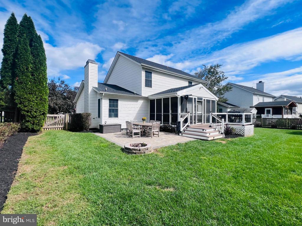 7118 HARLAN LANE