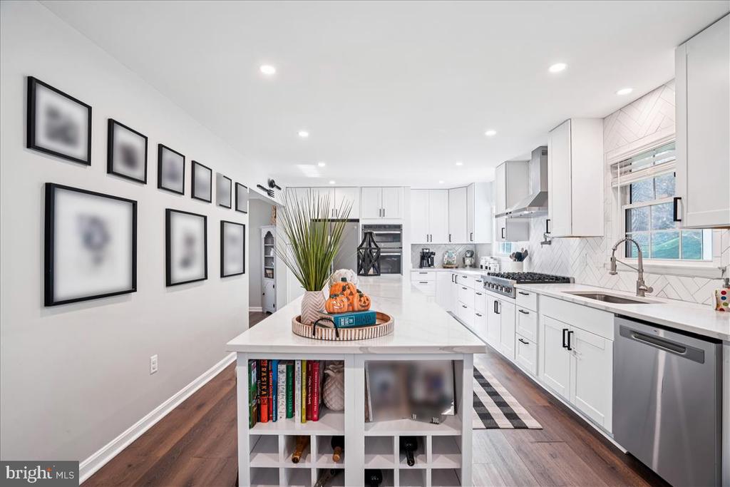 7118 HARLAN LANE