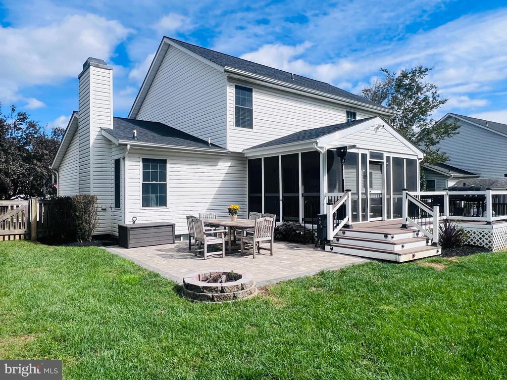 7118 HARLAN LANE