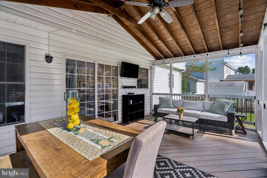 7118 HARLAN LANE