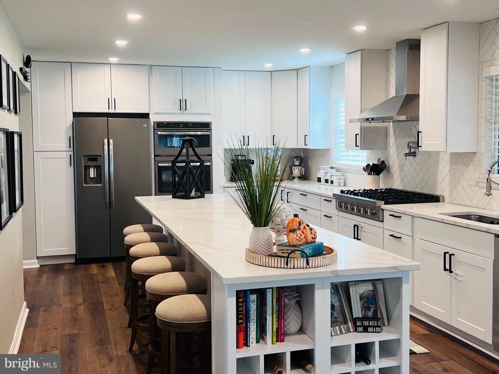 7118 HARLAN LANE