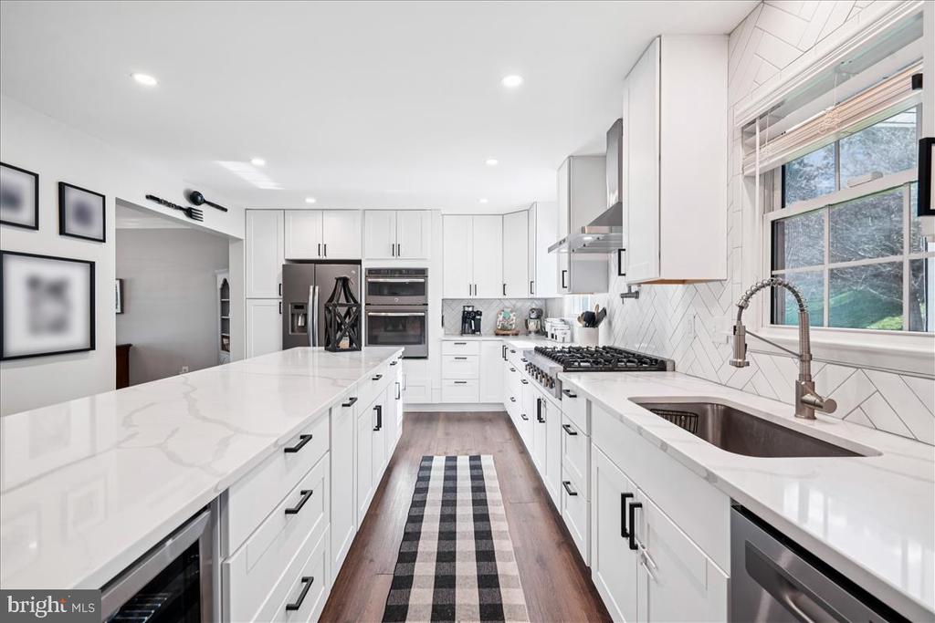 7118 HARLAN LANE
