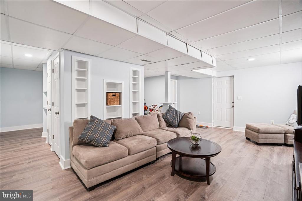 7118 HARLAN LANE