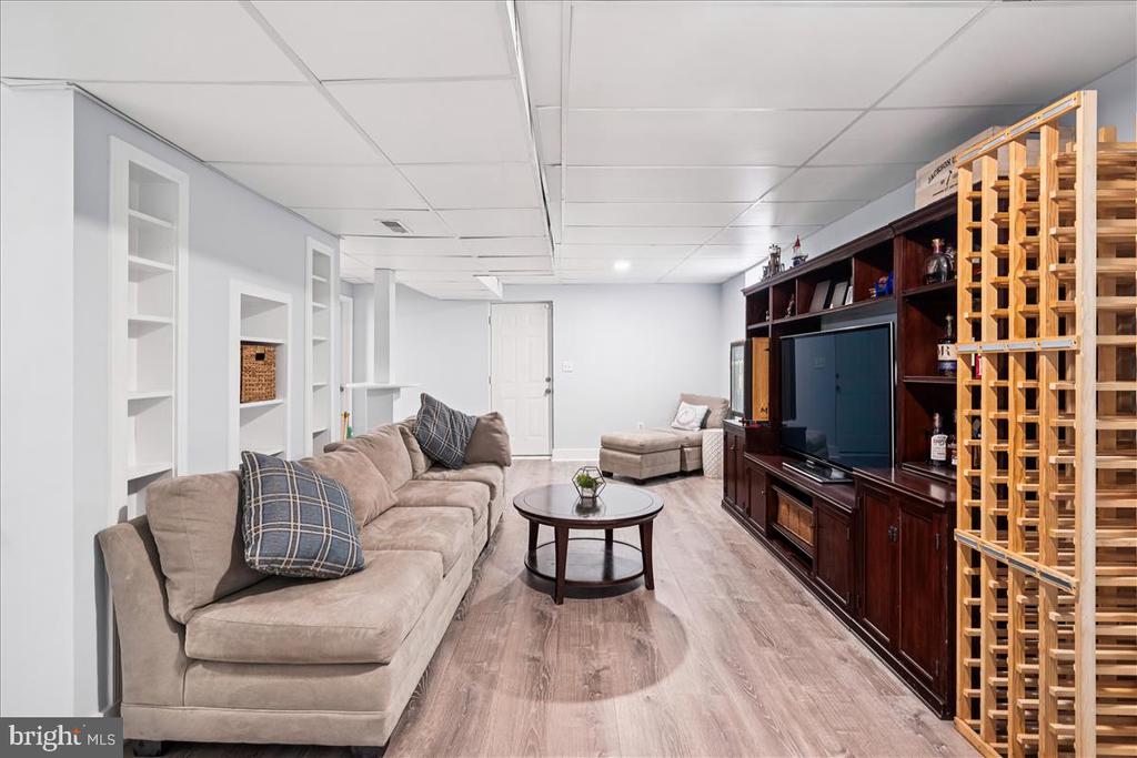 7118 HARLAN LANE