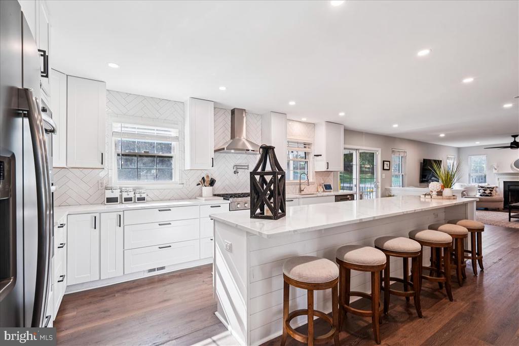 7118 HARLAN LANE