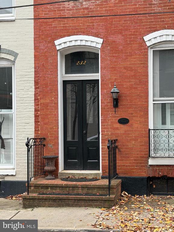 232 E 2ND STREET
