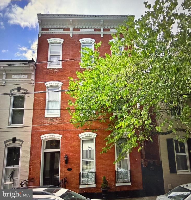 232 E 2ND STREET