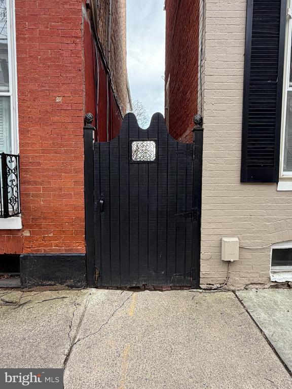 232 E 2ND STREET