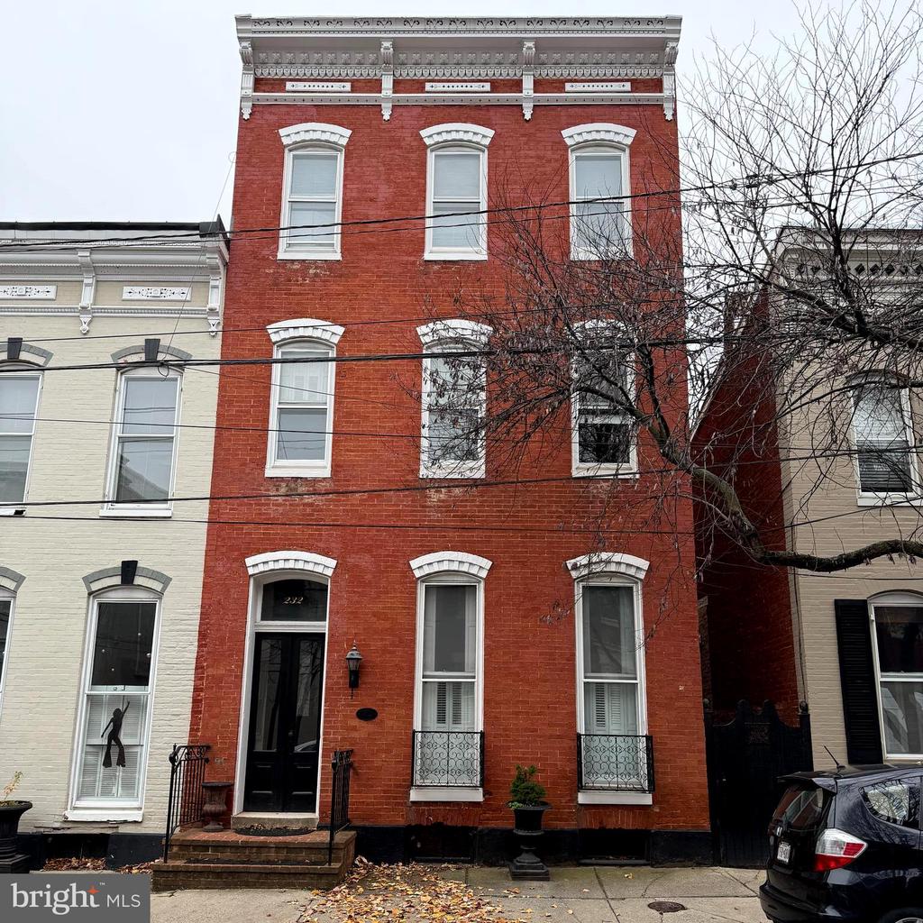 232 E 2ND STREET