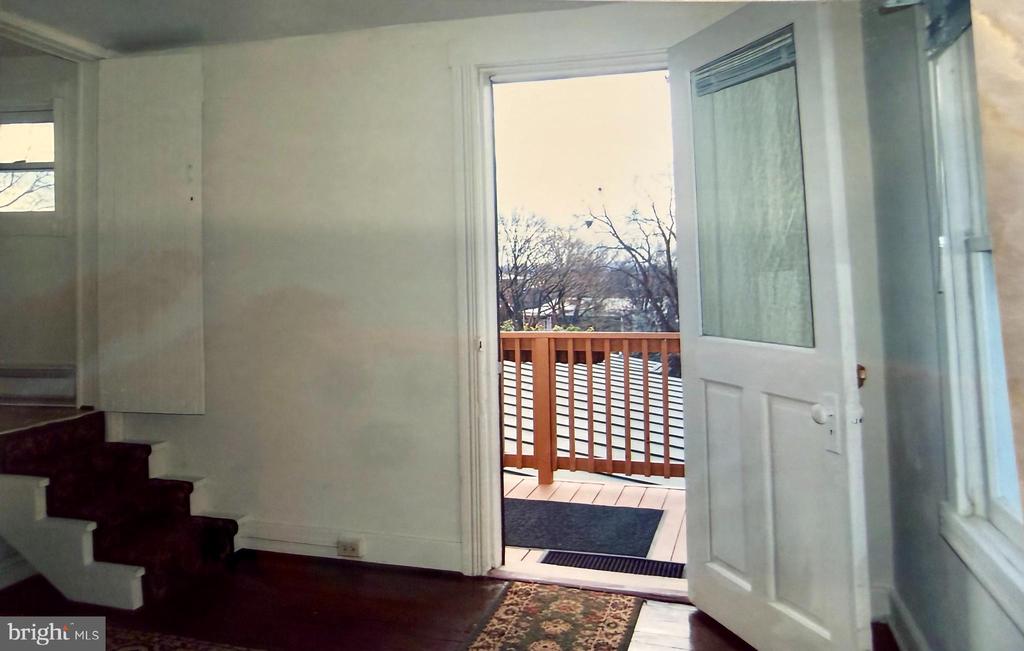 232 E 2ND STREET